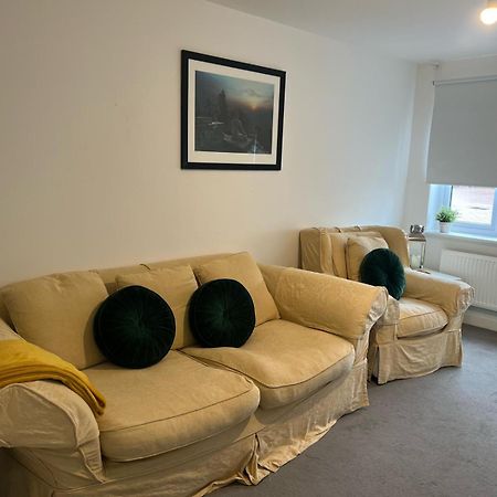 Village House St Mellons - Close To A48 And M4 Кардиф Екстериор снимка