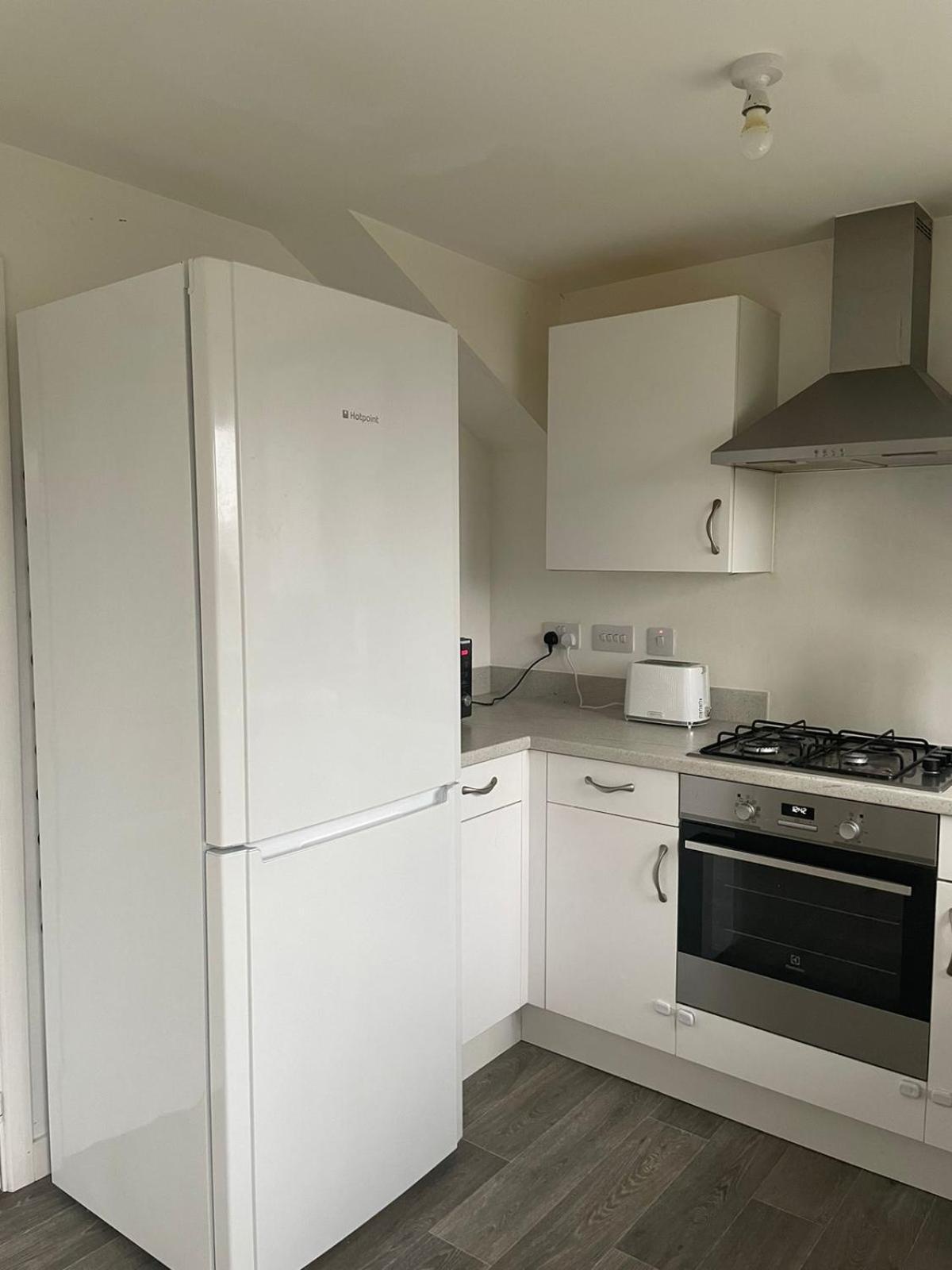 Village House St Mellons - Close To A48 And M4 Кардиф Екстериор снимка