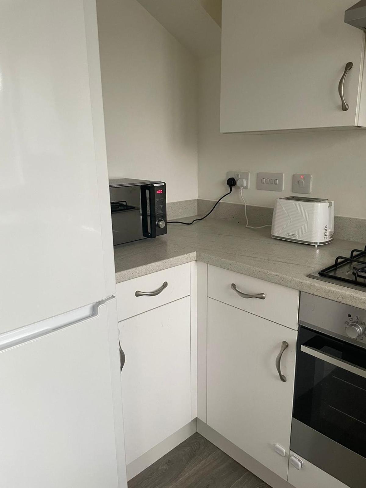 Village House St Mellons - Close To A48 And M4 Кардиф Екстериор снимка